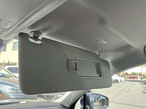 Certified 2022 Volkswagen Tiguan SE image 36