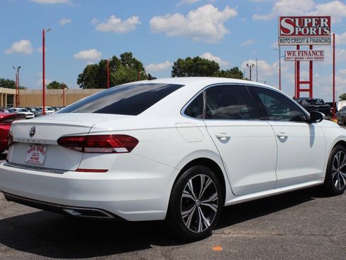 Used 2021 Volkswagen Passat 2.0T SE FWD image 4