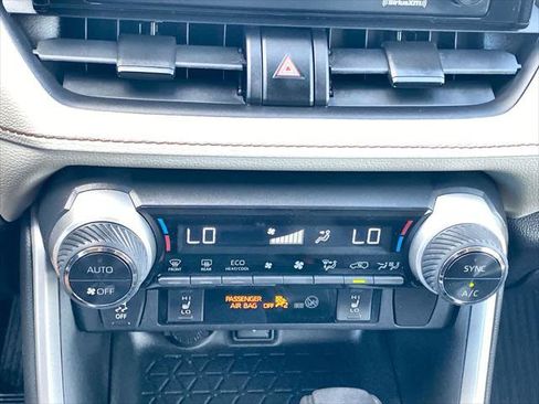 Certified 2020 Toyota RAV4 XLE w/ XLE Grade Weather Package AWD/4WD image 18