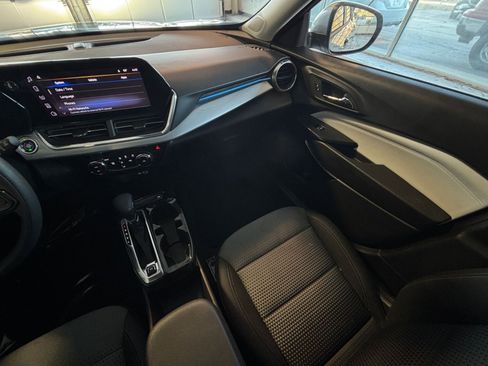 Used 2025 Chevrolet Trax LT image 34