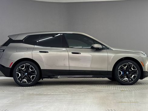 Used 2024 BMW iX xDrive50 w/ Premium Package AWD/4WD image 8
