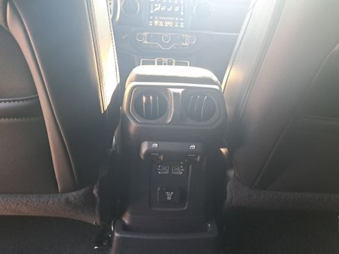 Used 2021 Jeep Wrangler Unlimited Sahara image 8