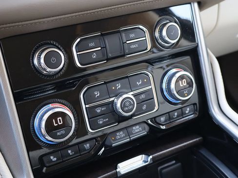 Used 2024 GMC Yukon XL Denali w/ Advanced Technology Package AWD/4WD image 29