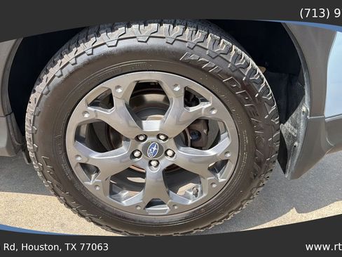 Used 2021 Subaru Crosstrek 2.5i Sport w/ Moonroof Package image 16