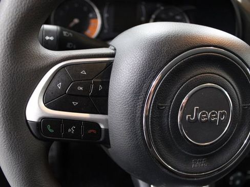 Used 2023 Jeep Renegade Latitude image 29