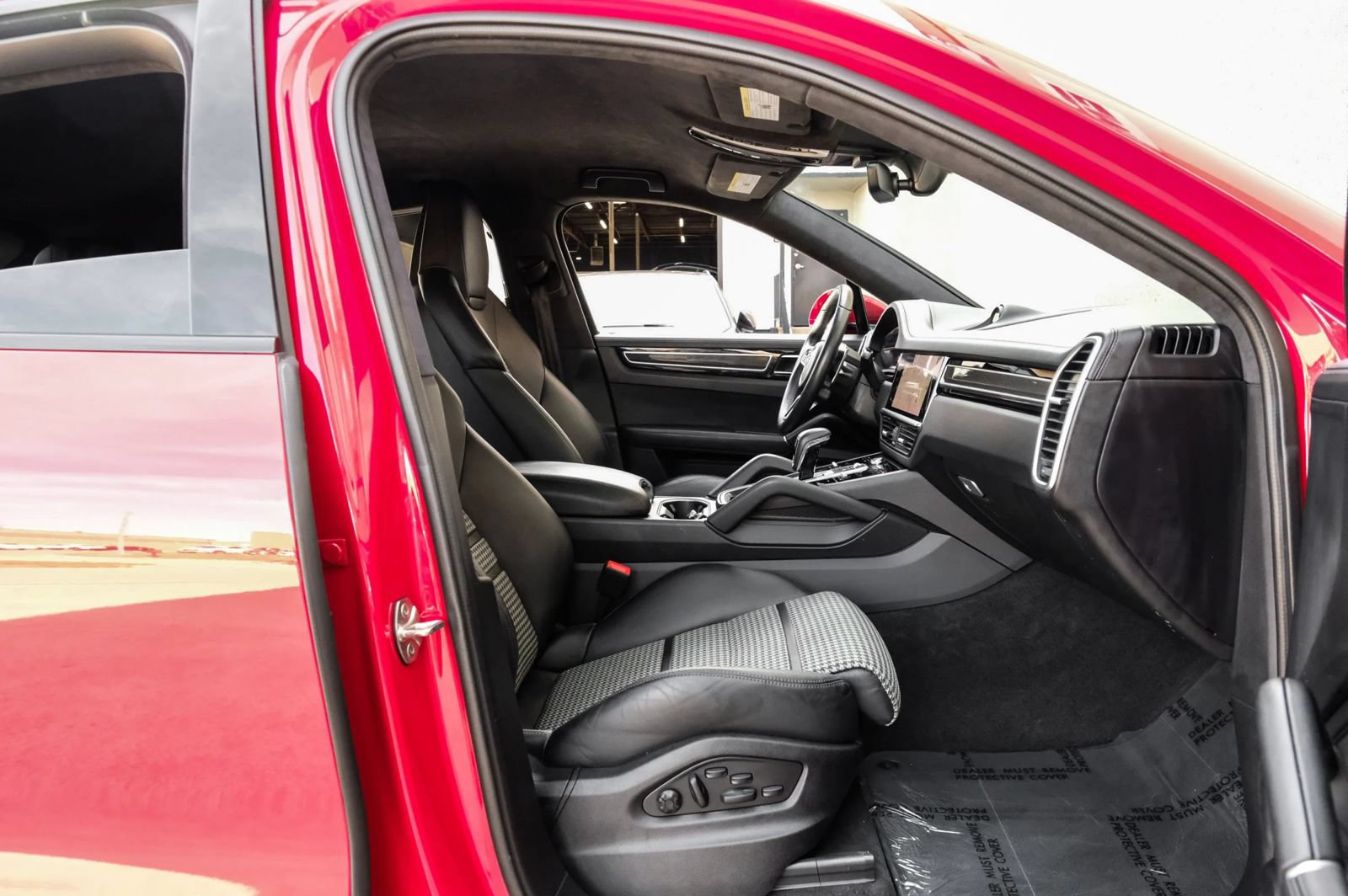 Used 2022 Porsche Cayenne GTS AWD/4WD image 38