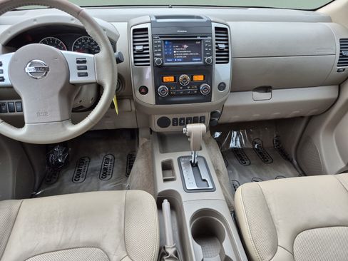 Used 2014 Nissan Frontier SL RWD image 14