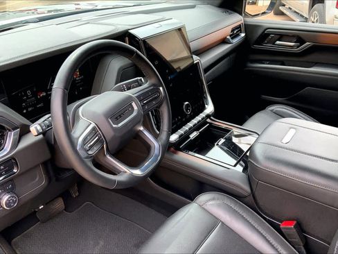 Used 2025 GMC Yukon XL Denali AWD/4WD image 18