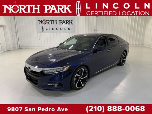 Used 2018 Honda Accord Touring image 1