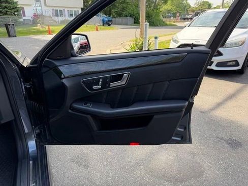 Used 2016 Mercedes-Benz E 400 Sedan image 12