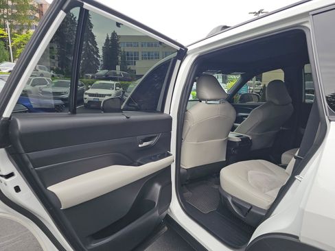 Used 2024 Toyota Grand Highlander AWD Hybrid image 18
