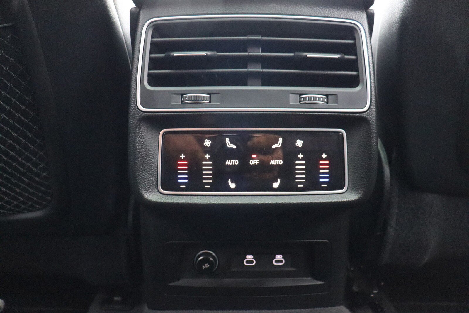 Used 2023 Audi Q8 Premium Plus w/ Premium Plus Package AWD/4WD image 37