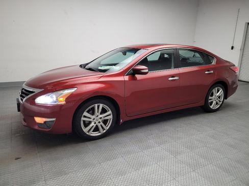 Used 2013 Nissan Altima 3.5 SL w/ Technology Pkg image 2