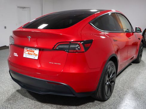 Used 2023 Tesla Model Y AWD image 7