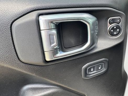 Used 2024 Jeep Gladiator Sport AWD/4WD image 5