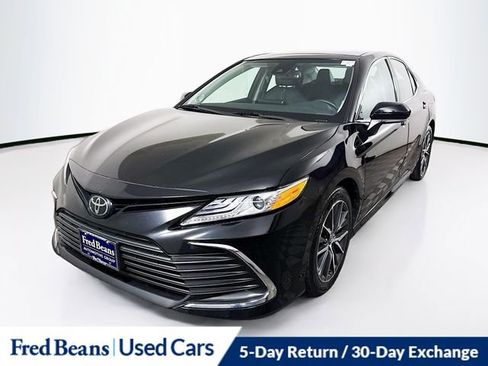 Used 2023 Toyota Camry XLE w/ Navigation Package image 3