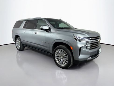 Used 2024 Chevrolet Suburban High Country RWD image 4