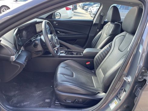 Used 2025 Hyundai Elantra Limited image 8