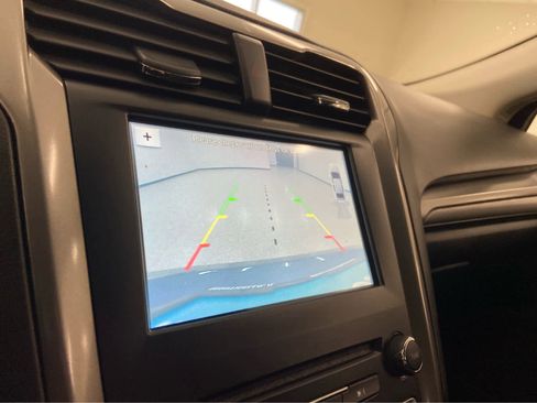 Used 2018 Ford Fusion SE w/ Fusion SE Technology Package image 29