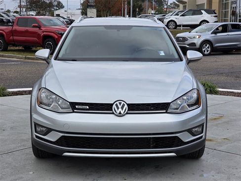 Used 2017 Volkswagen Golf Alltrack SE image 2