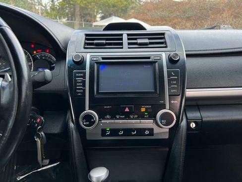 Used 2013 Toyota Camry SE image 22