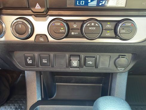 Used 2023 Toyota Tacoma SR5 w/ Technology Package AWD/4WD image 25