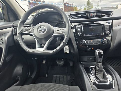 Used 2022 Nissan Rogue Sport S image 11
