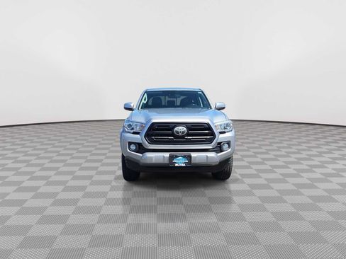 Used 2018 Toyota Tacoma SR5 AWD/4WD image 3