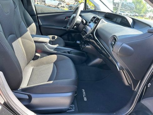 Used 2021 Toyota Prius LE FWD image 30