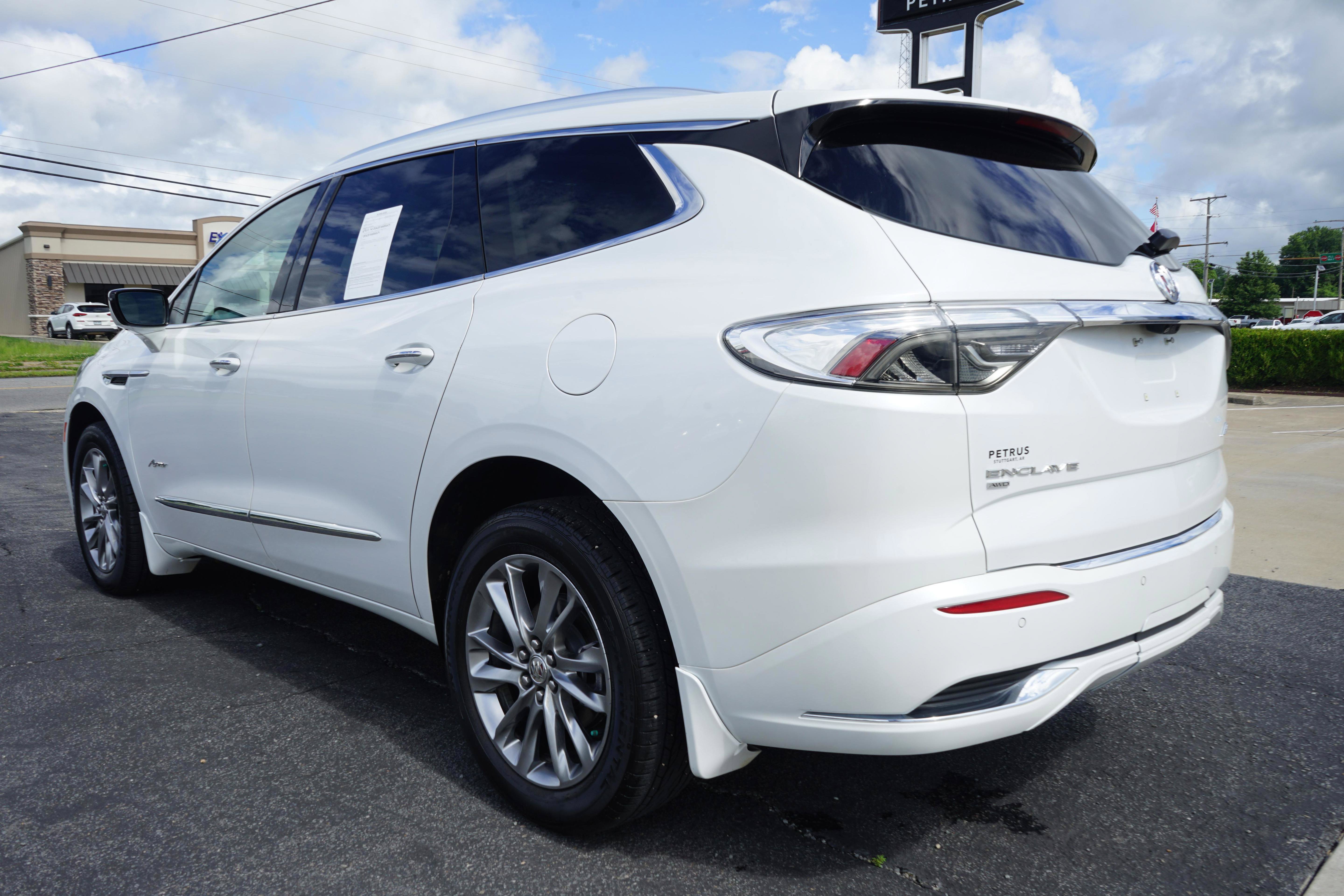 Used 2023 Buick Enclave Avenir AWD/4WD image 3