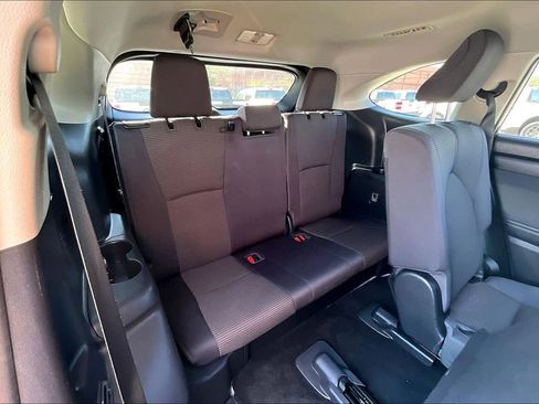 Used 2023 Toyota Highlander LE FWD image 25