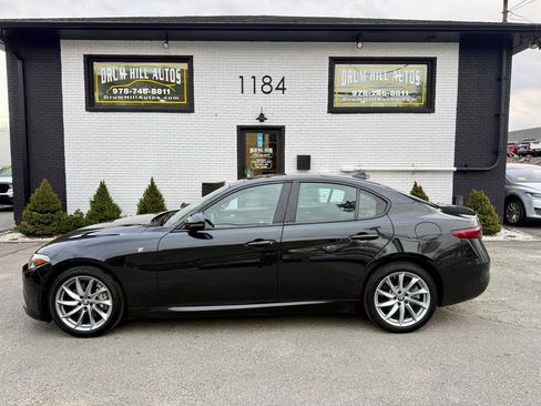 Used 2022 Alfa Romeo Giulia Ti image 3