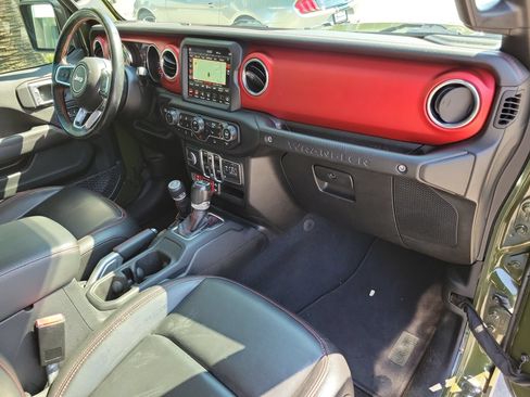 Used 2021 Jeep Wrangler Unlimited Rubicon AWD/4WD image 3