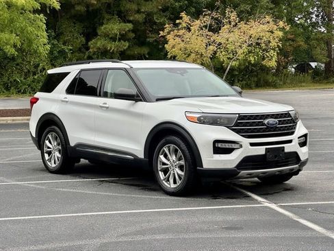 Used 2020 Ford Explorer XLT w/ Equipment Group 202A image 11