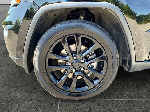 Used 2022 Jeep Grand Cherokee Laredo X AWD/4WD image 14