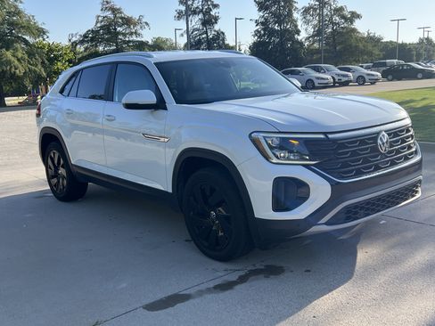 Certified 2024 Volkswagen Atlas Cross Sport SE w/ Black Wheel Package FWD image 2