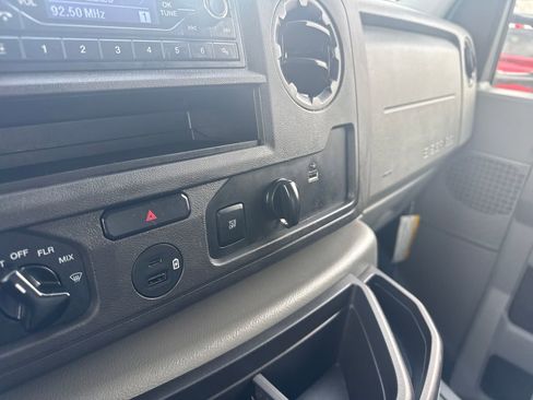 Used 2024 Ford E-450 and Econoline 450 Super Duty w/ Power Windows & Locks Group image 28