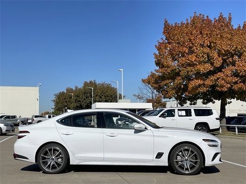 Used 2025 Genesis G70 2.5T image 3