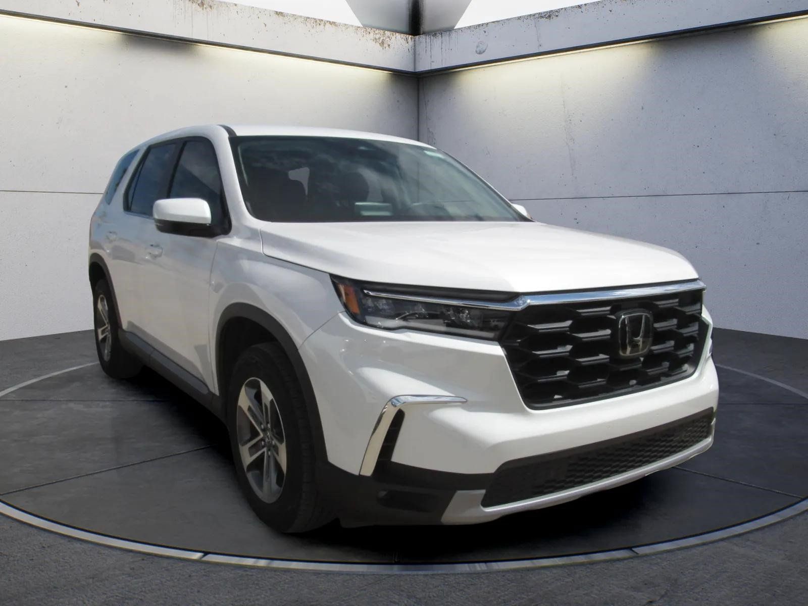 Used 2024 Honda Pilot EX-L image 2