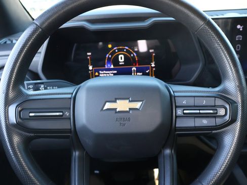 Used 2023 Chevrolet Colorado W/T image 10