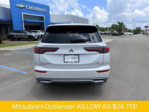Used 2025 Mitsubishi Outlander SE AWD/4WD image 5