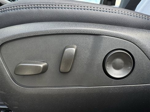 New 2026 Chevrolet Equinox EV LT image 20