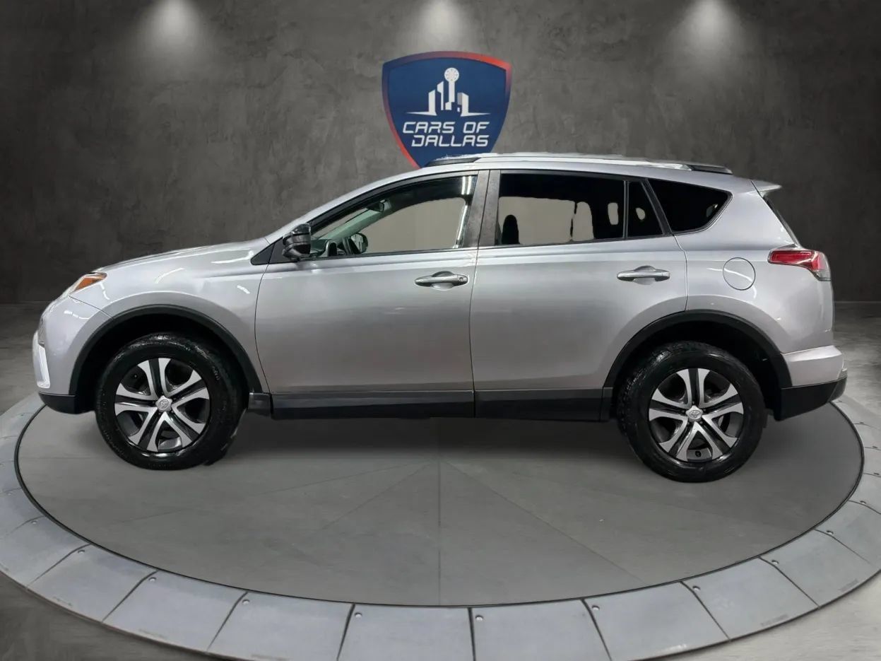 Used 2017 Toyota RAV4 LE FWD image 2