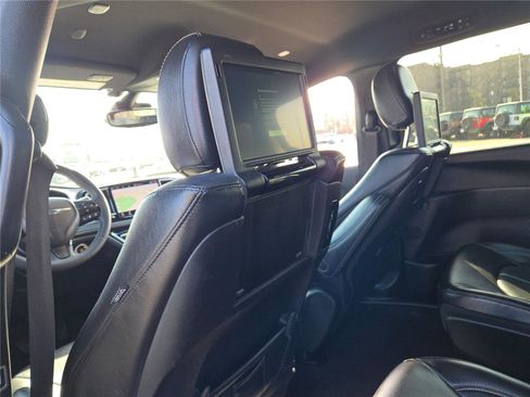 Certified 2022 Chrysler Pacifica Touring-L w/ Uconnect Theater Family Group image 22