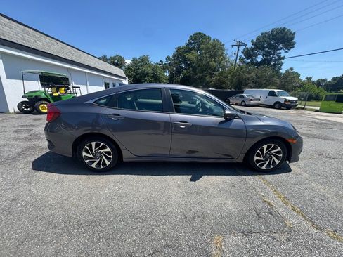 Used 2017 Honda Civic EX image 5