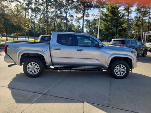 Certified 2025 Toyota Tacoma SR5 image 8