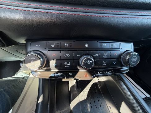 Used 2025 Dodge Durango R/T AWD/4WD image 25