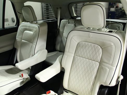 Used 2021 Lincoln Aviator Black Label w/ Dynamic Handling Package image 28