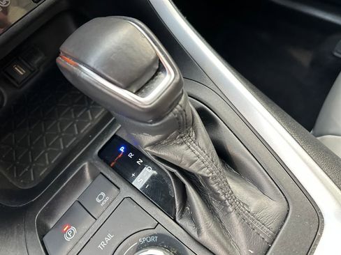 Used 2021 Toyota RAV4 XLE Premium image 26