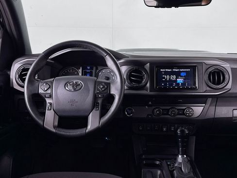 Used 2019 Toyota Tacoma SR5 RWD image 13